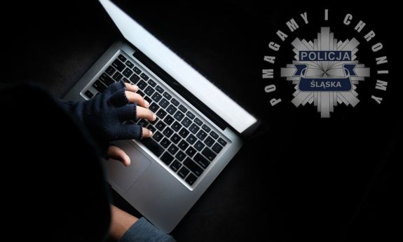 Na zdjęciu fragment dłoni piszący na laptopie oraz logo śląskiej Policji